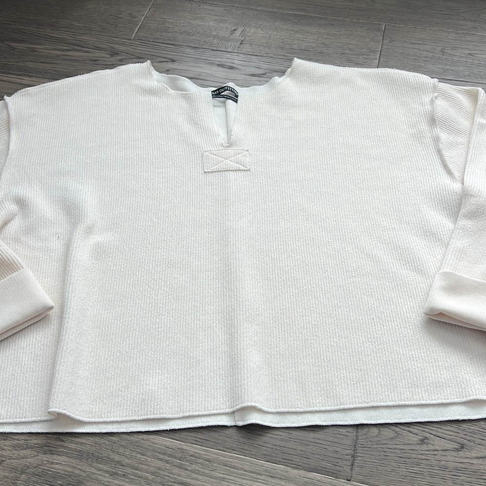 URBAN Outfitters | Over sized off white bubble sleeve sweater - Picture 2 of 11